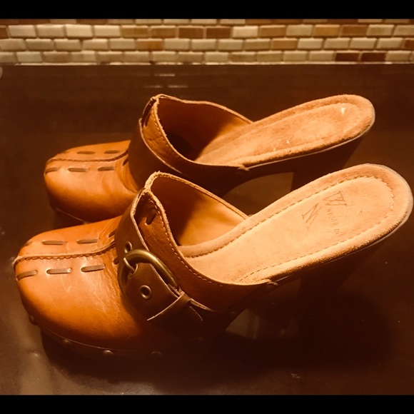 White Mountain Shoes - 🌻ADORABLE WHITE MT CLOGS 🌻